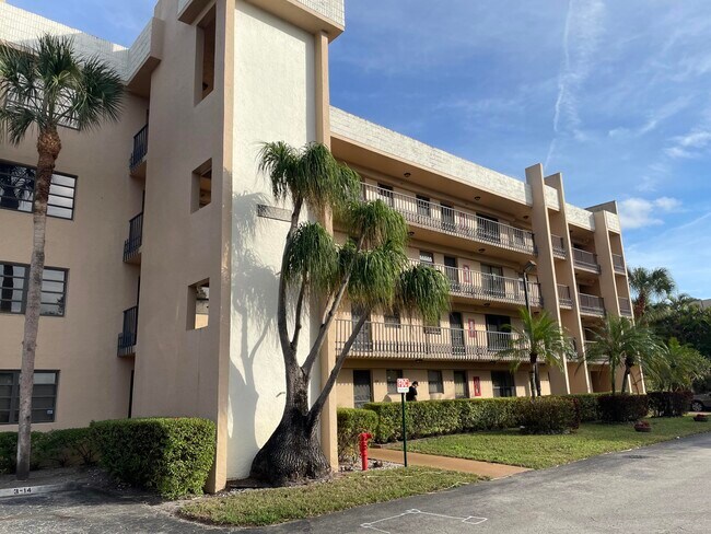 Building Photo - 4760 Lucerne Lakes Blvd