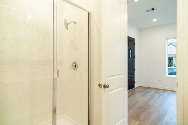 Building Photo - 31026 Sun Vly Dr