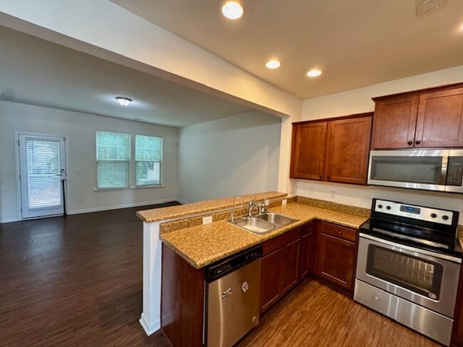 Building Photo - Crosstowne Townhome Available NOW!