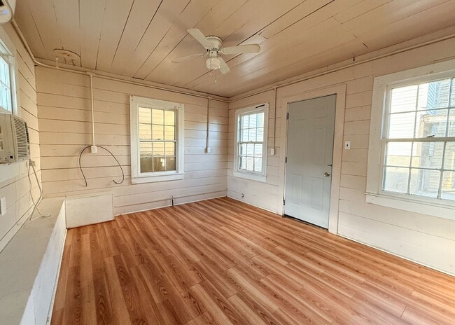 Building Photo - Studio in Main Town • All Utilities Included • Batesville