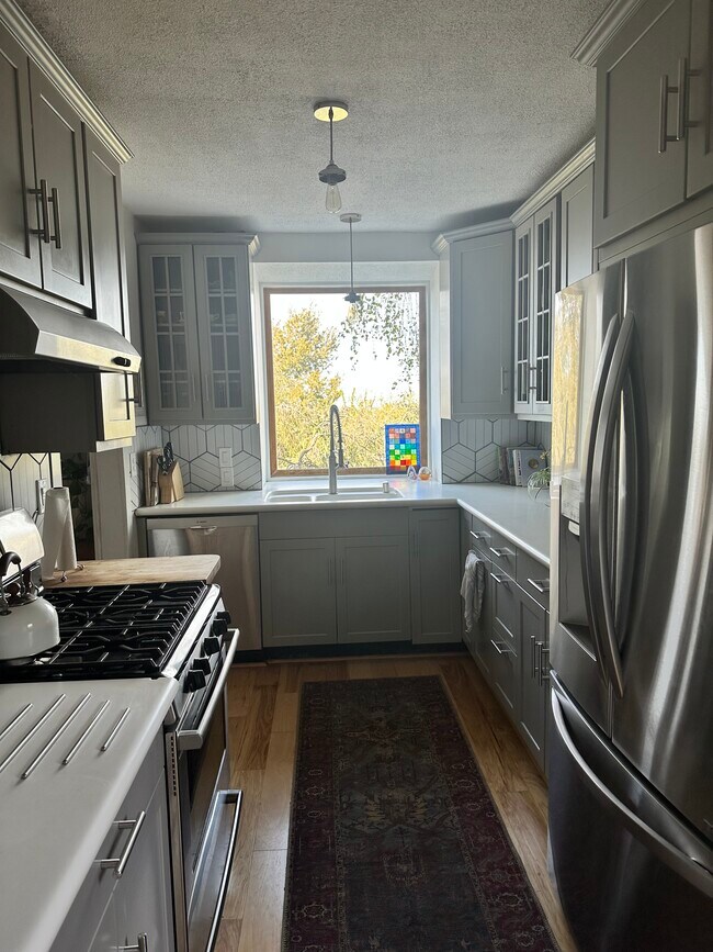 Building Photo - 890 Cragmont Ave