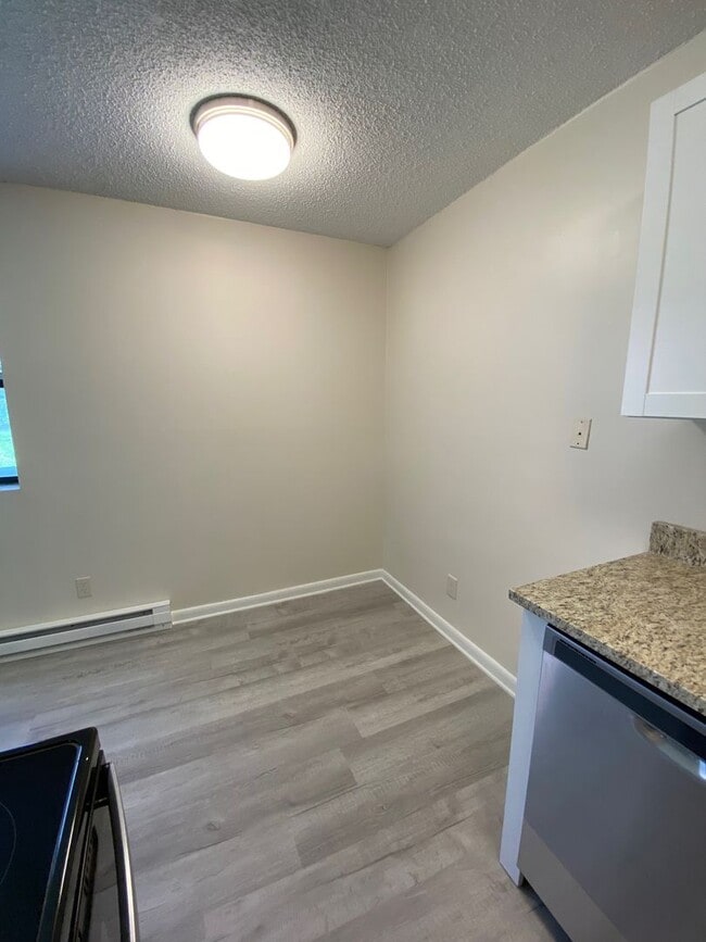 Building Photo - North AVL - Totally renovated 2 bedroom, 1...