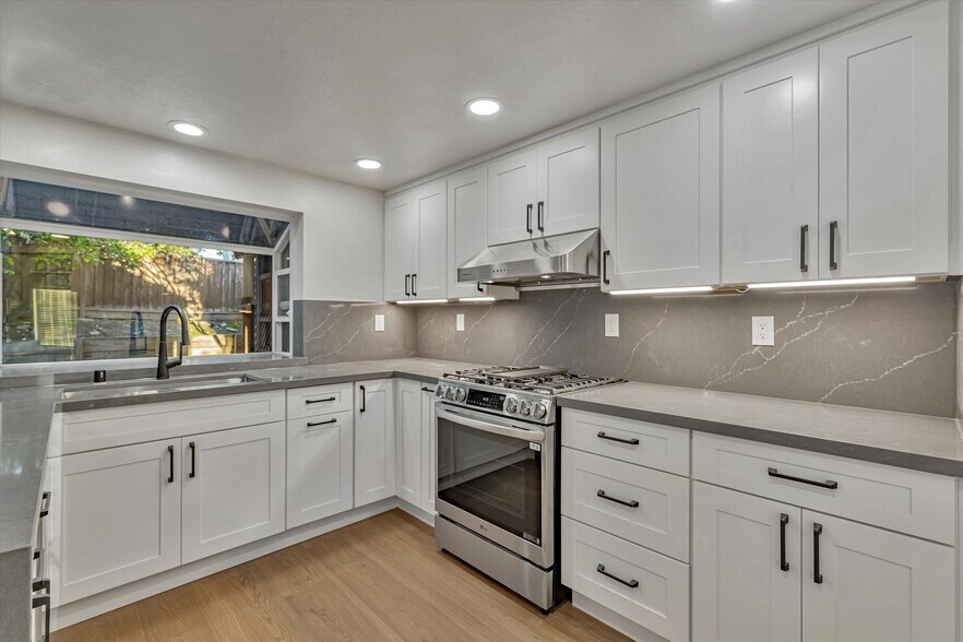 Building Photo - 812 Foxridge Way