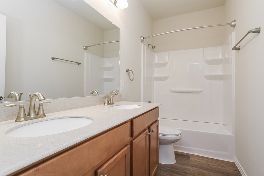 Building Photo - 14715 Sierra Garden Dr