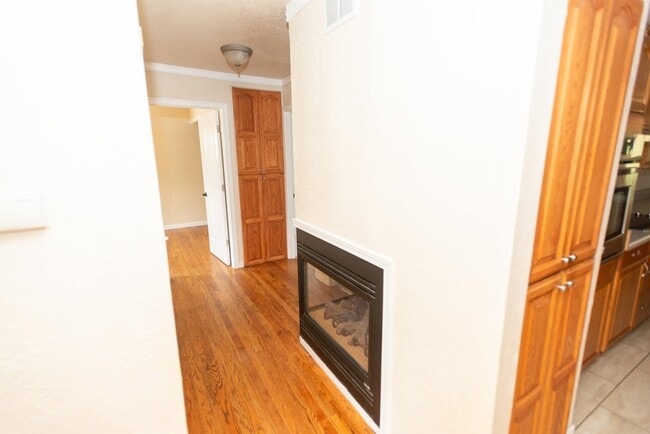 Building Photo - 307 N 3rd St