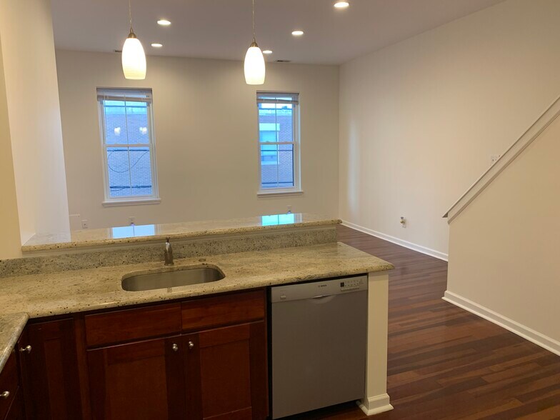 Building Photo - 1424 Catharine St