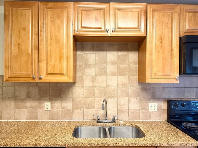 Building Photo - 10066 Emnora Ln