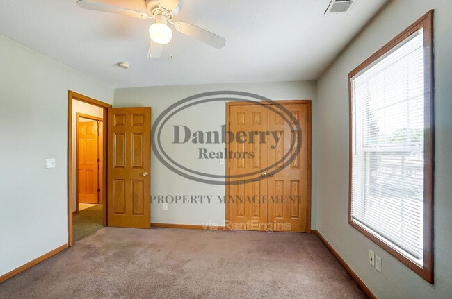 Building Photo - 1103 N Byrne Rd