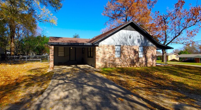 Building Photo - Nostalgic Charm Awaits - Spacious Home on ...
