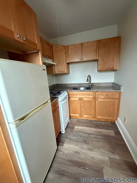 Building Photo - 349 Pleasant St