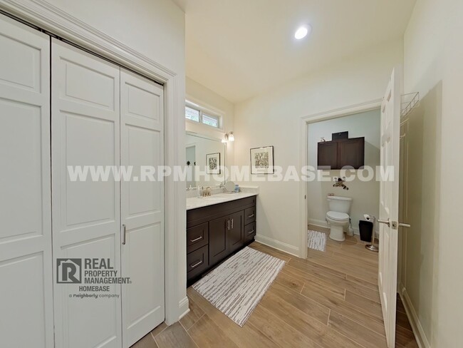 Building Photo - Spacious Apartment with All Utilities Incl...