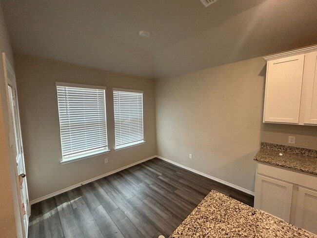 Building Photo - Newer Build Lorena Home