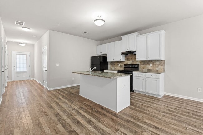 Building Photo - 3 bed 2.5 bath Townhome in Jonesboro!