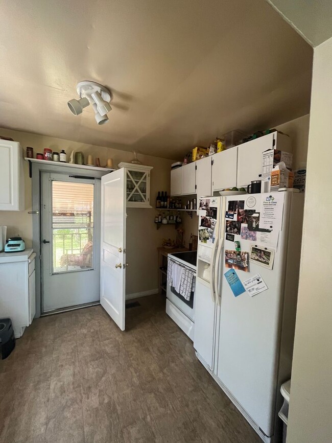 Building Photo - Cozy 2 Bed/1 Bath House, Park Like Setting...