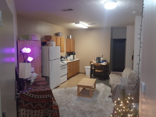 Building Photo - 341 4th Ave