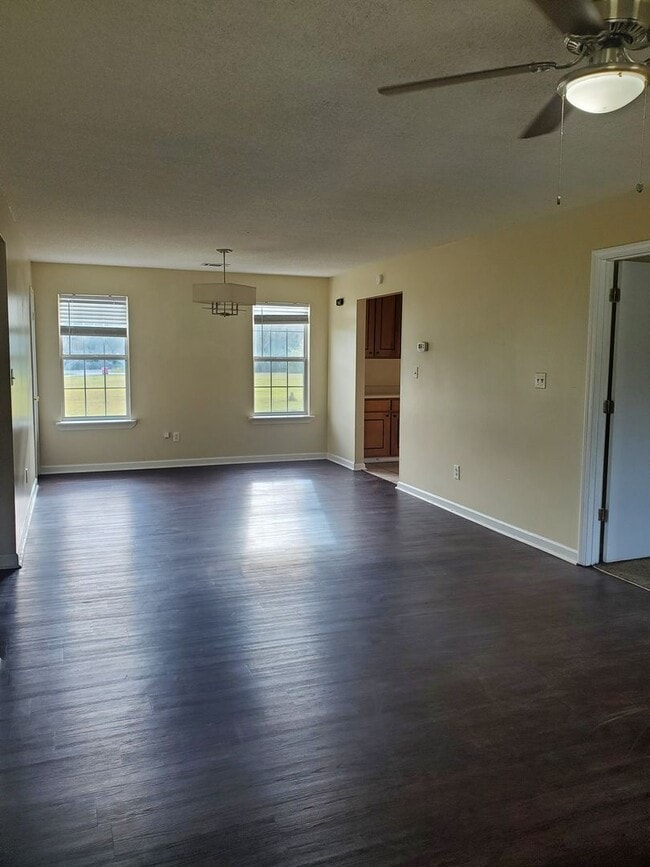 Building Photo - 709 Macey St