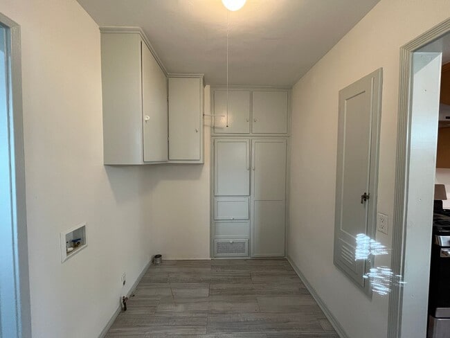 Building Photo - North Hollywood 2+2 extra storage, upgrades + backyard!