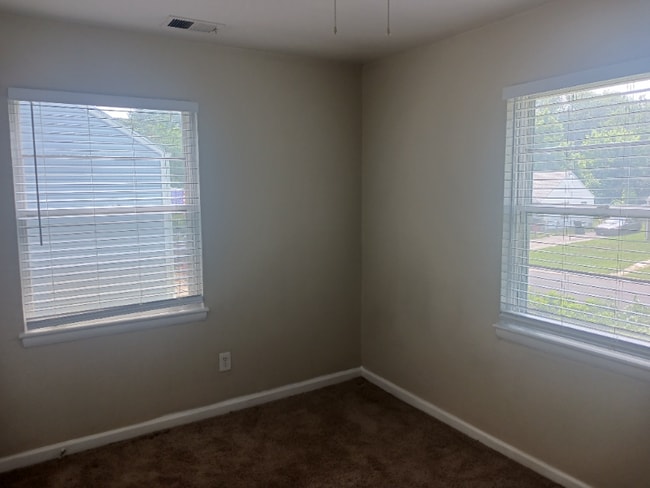 Building Photo - 5014 Vista St