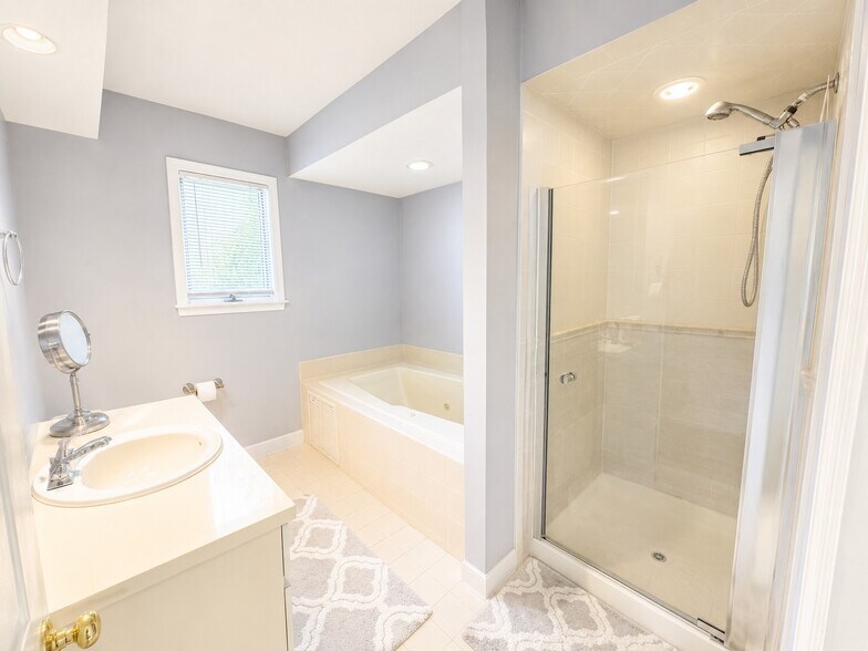 Primary Bath - 14 Inverrary Pl