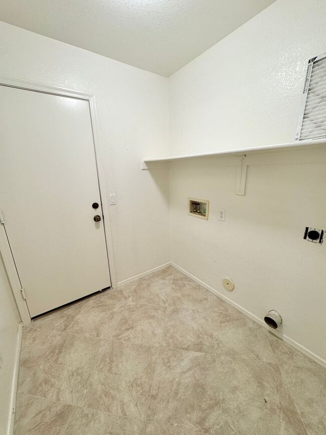 Building Photo - 35 N 123rd Dr