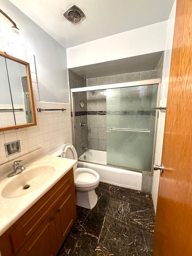Building Photo - 3158 W 93rd St