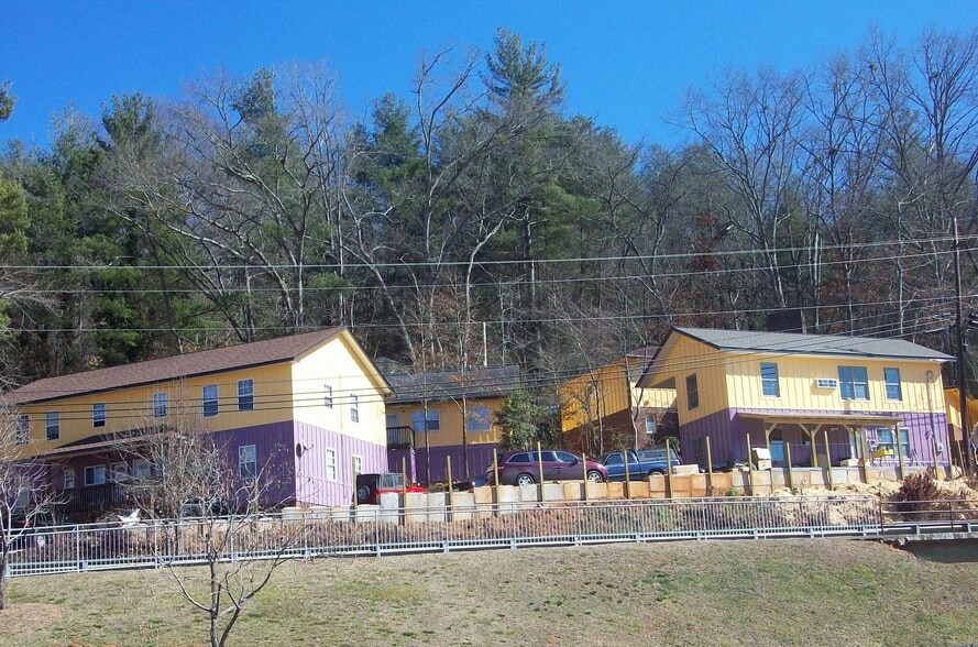Building Photo - 119 Forest Hls