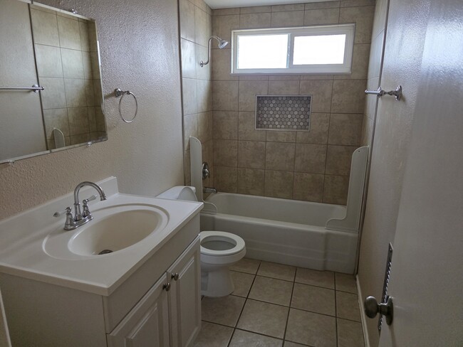 Building Photo - 6553 Desert Queen Ave