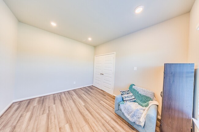 Building Photo - 2107 Cherryvale Dr