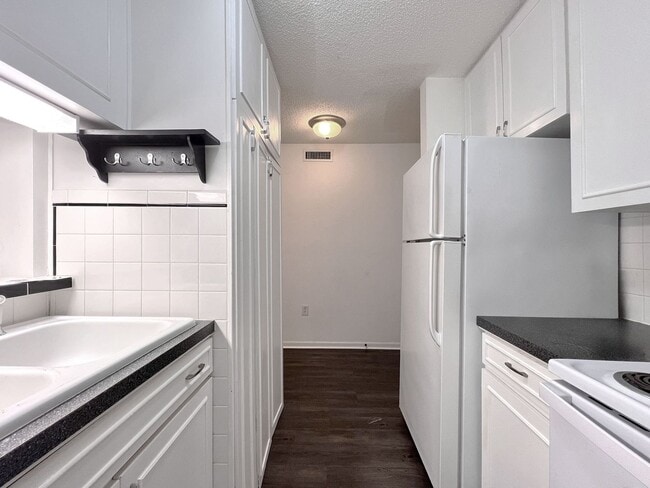 Building Photo - Two-Bedroom Condo in Winter Haven