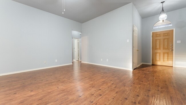 Building Photo - 525 Mustang Ridge Dr