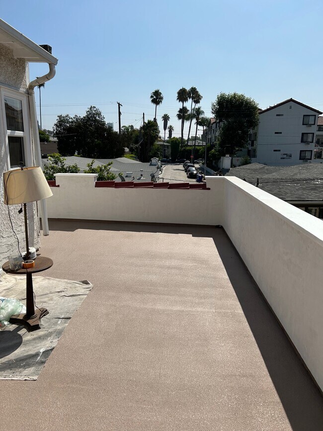 Building Photo - 1333 N Mansfield Ave