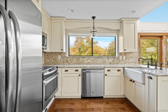 Building Photo - 59 Watchogue Ave