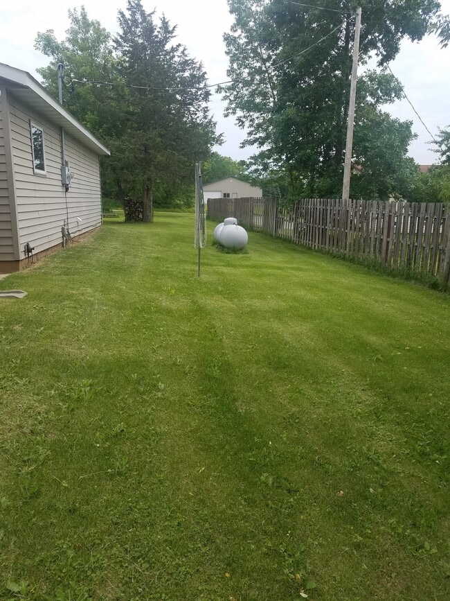 Building Photo - 75 Willow St SE