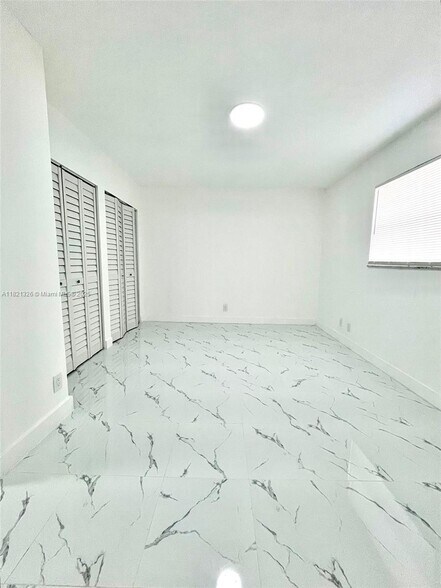 Building Photo - 830 SW 74th Ter