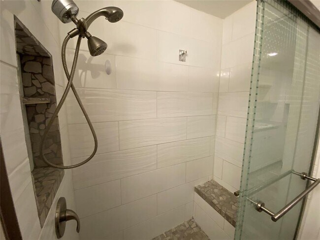 Building Photo - 5802 Circulo Dr