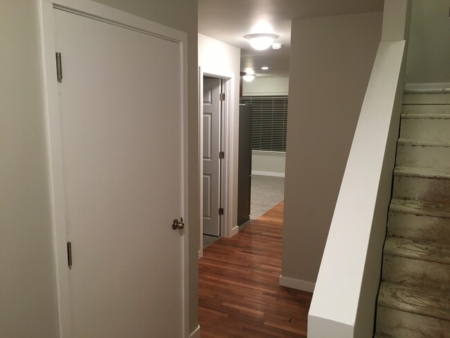 Entry - 608 S Division St