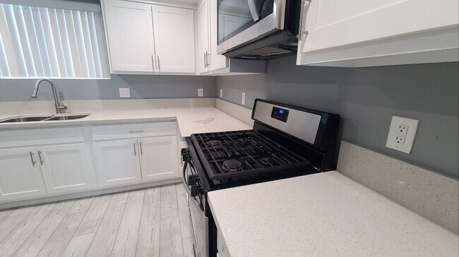 Building Photo - 32(839)