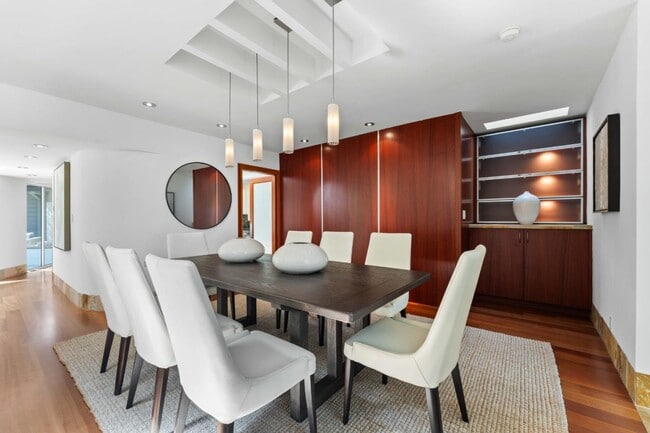 Building Photo - 705 Evergreen St