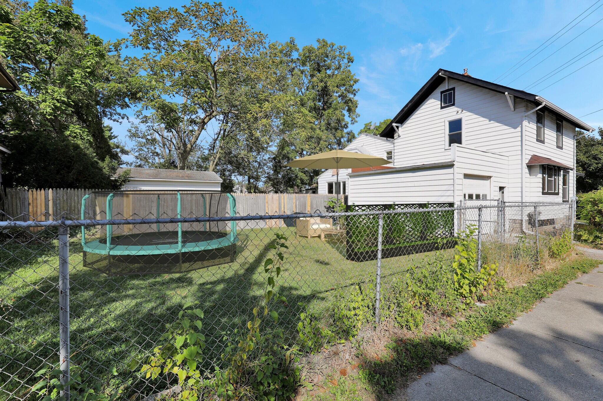 Building Photo - 1428 E Cesar E Chavez Ave