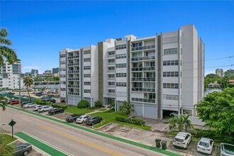 Building Photo - 9381 E Bay Harbor Dr