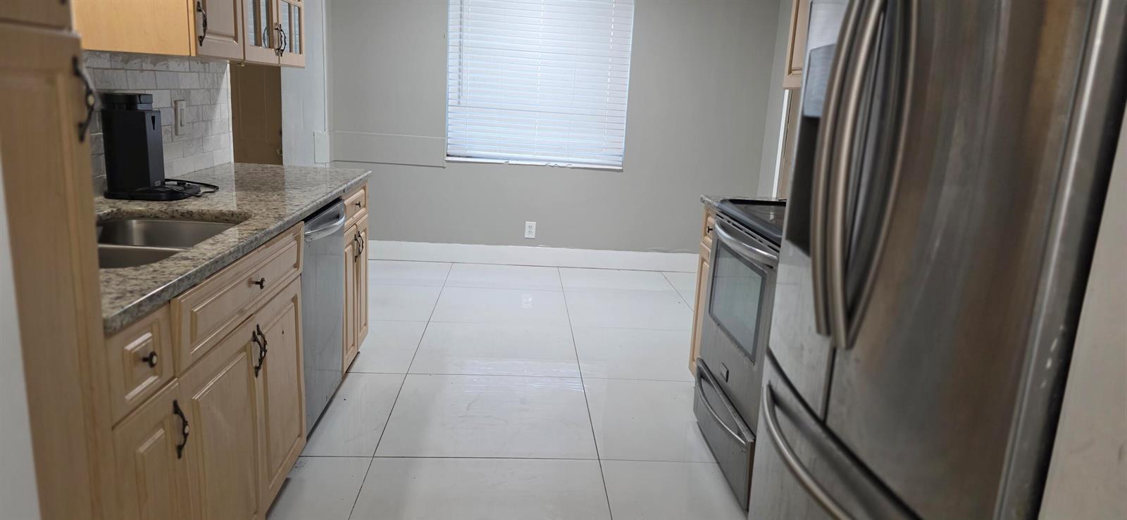 Building Photo - 896 SW 64th Ter