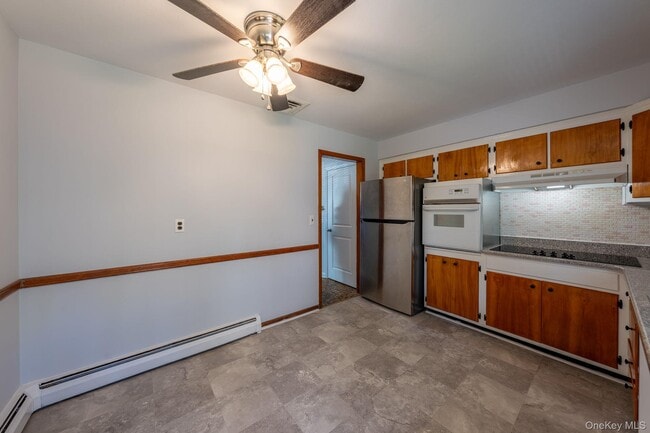 Building Photo - 831 Sycamore Ave