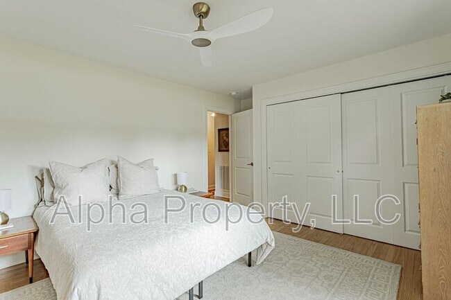 Building Photo - 804 N Weston St