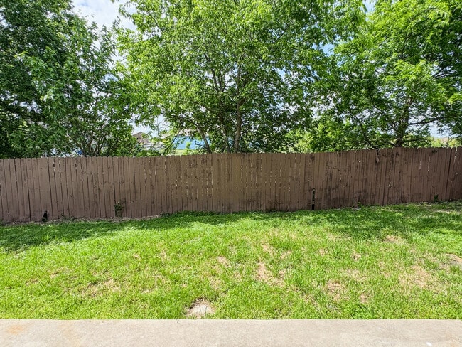 Building Photo - 1712 Manor Garden Curve