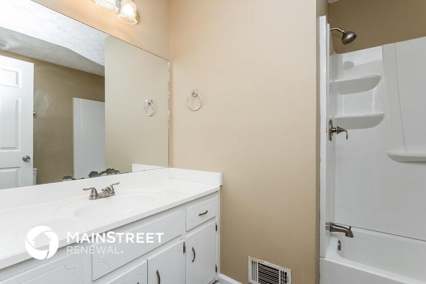 Building Photo - 2490 Deerfield Dr