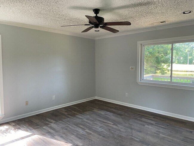 Building Photo - 904 Shipyard Point