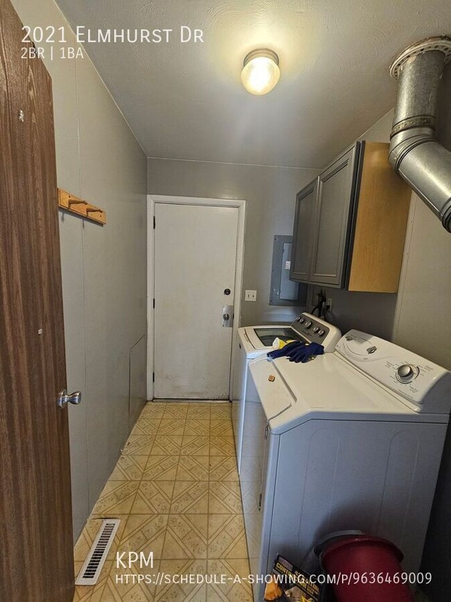Building Photo - 2021 Elmhurst Dr