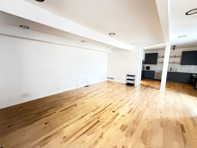 Building Photo - 1945 W Thomas St