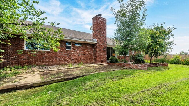 Building Photo - Prime Location! Fully Remodeled Home in th...