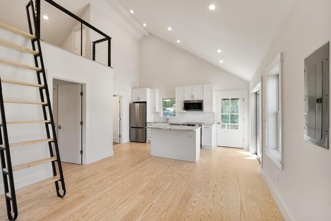 Building Photo - 29 Pigeon Hill St